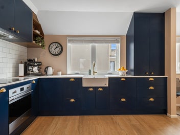 Uptown Heritage-Style Apartment!