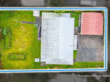 Owners Need Funds - 601m2 + 2 Garages