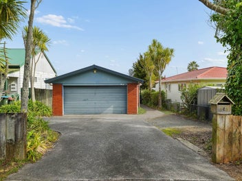 SINGLE-LEVEL EXCELLENCE ON FULL SITE + VIEWS!