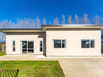 Sunny, Modern & Move-In Ready!