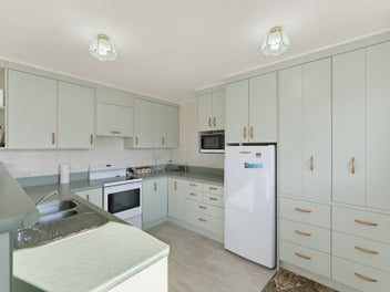 Spacious Family Living in a Peaceful Cul-de-Sac