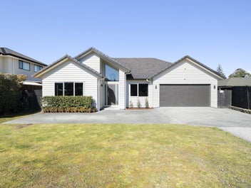 Our Bags Are Packed! 234m² Family Dream Ready Now