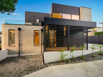 Elevated Luxury with Panoramic City Views – DGZ