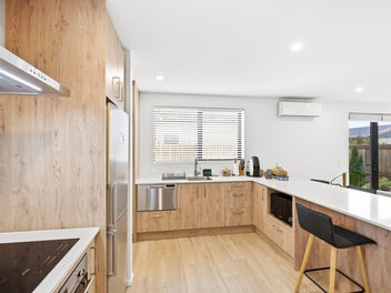 Modern Townhouse with Internal-Access Garage