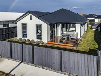 Ideal for First Home Buyers/Semi Retired
