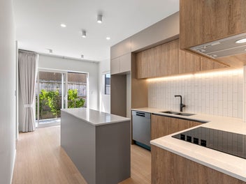 Modern Corner-site Living in Torbay