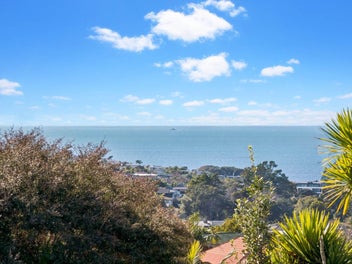 759m² Freehold, Sea Views & Rangitoto College Zone