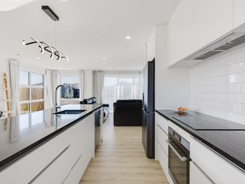 Quality Build with Breathtaking Sea Views!