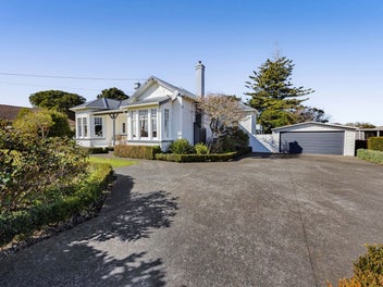 Distinguished residence. Space, style and privacy.