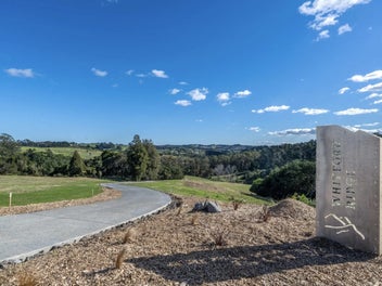 ARCHITECTURAL HOUSE & LAND AT WHITFORD RIDGE