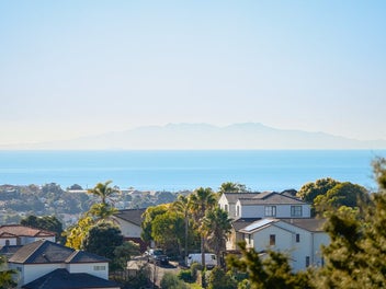 Coastal Living | 1,568sqm | Sea Views | Rangi Zone