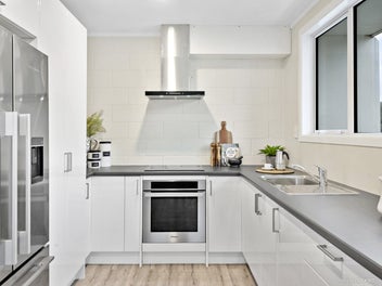 VERY TIDY, SEASIDE LIVING!