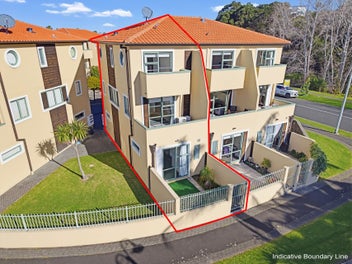 Stylish Living, Sunny Location!