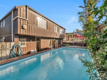Your Private Family Sanctuary Near Lynfield Cove
