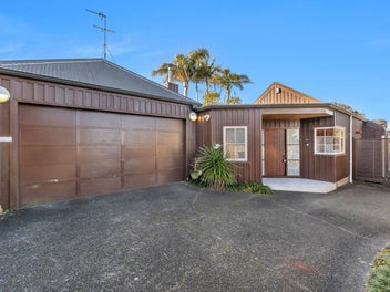 Your Private Family Sanctuary Near Lynfield Cove
