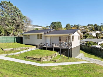 Renovated, Freehold & Ready to Enjoy