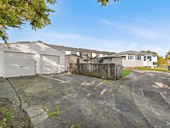 Home Plus Outbuilding On 827m2 MHU.
