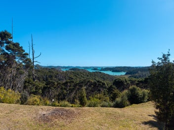 Sea Views & Privacy, Steps from Omata