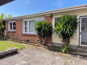 Image 1 of 7