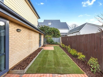 Private City-Fringe Oasis