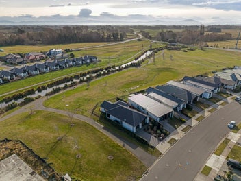 Exceptional Outlook, Streamside Location