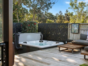 Sunny & Private - Perfect Family Home!