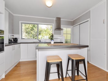 Solid 1960s Charm with Modern Comforts