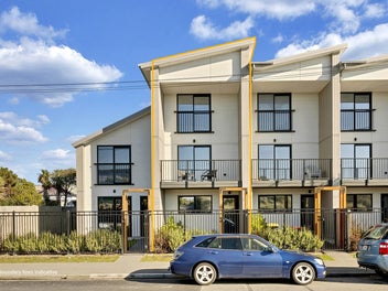 Beachfront Lifestyle with Stunning Water Views
