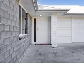 A Home with Views Across the Fairway