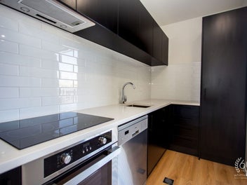6% + RETURN OR AIR BNB! 2 BED & BATH, NO CARPARK