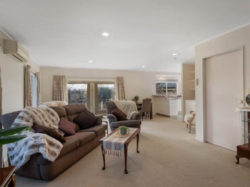 Easy-Living 3-Bed in Prime Park Lane