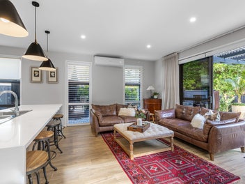 Mission Bay Executive - Presents better than new!