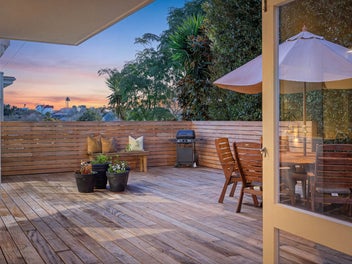 RENOVATED, SINGLE-LEVEL IN DGZ - JUST MOVE IN!