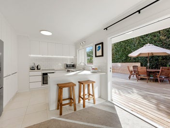 RENOVATED, SINGLE-LEVEL IN DGZ - JUST MOVE IN!