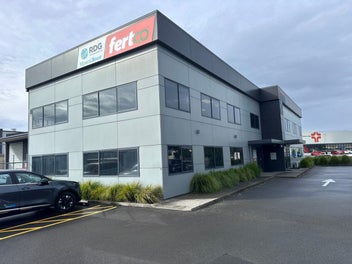 Image 1 of 7