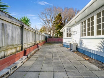 Tip Top Townhouse - with parking!
