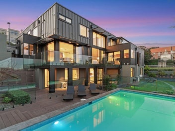 Private Parnell paradise