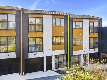 HUGE 195 SQM 5 Bedroom Family Homes