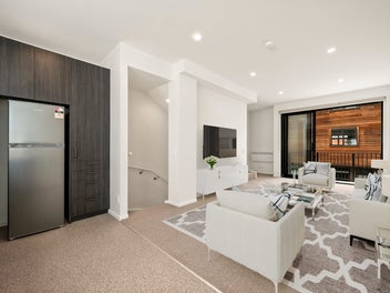 Modern Dual-Key Townhouse - Income Options!