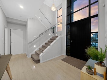 CORNER SITE ENTERTAINER'S DELIGHT! URGENT SALE!