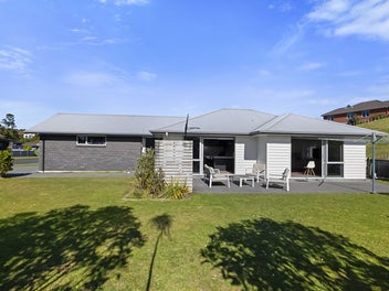 MODERN COMFORT, EASY-CARE LIVING