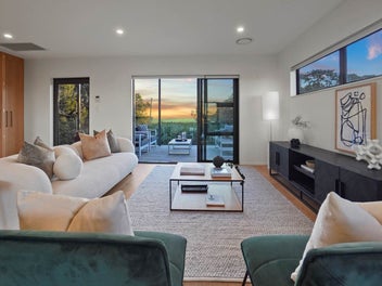 Muriwai Home & Income
