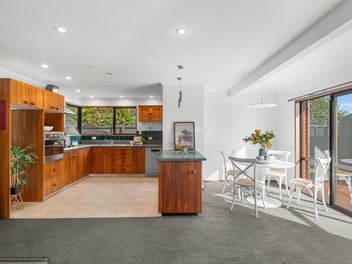 Parkside Perfection in Burnside School Zone