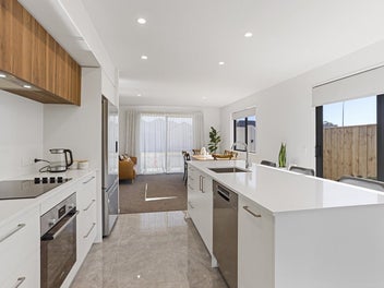 Modern, Sunny & Ready to Love