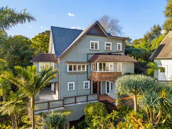 Private Estate Hidden in the Heart of the Village