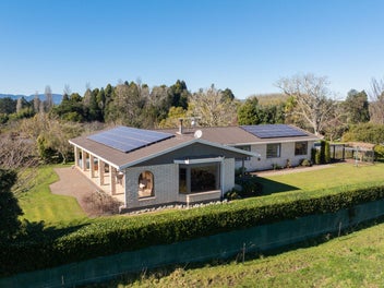 Elevated lifestyle on 1.7ha