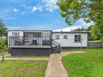 Perfect First Family Home - Quiet & Convenient