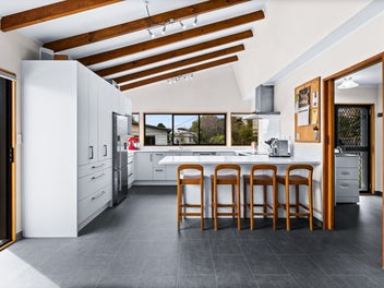 5 Bedrooms Plus Office