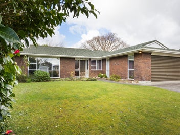 Great Family Home in Riverdale!
