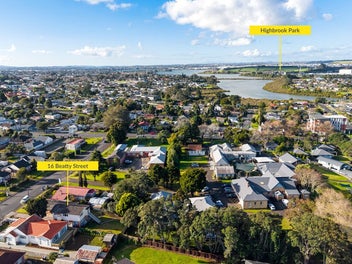 3 UNITS + FREEHOLD TITLE // CASHFLOW OPPORTUNITY